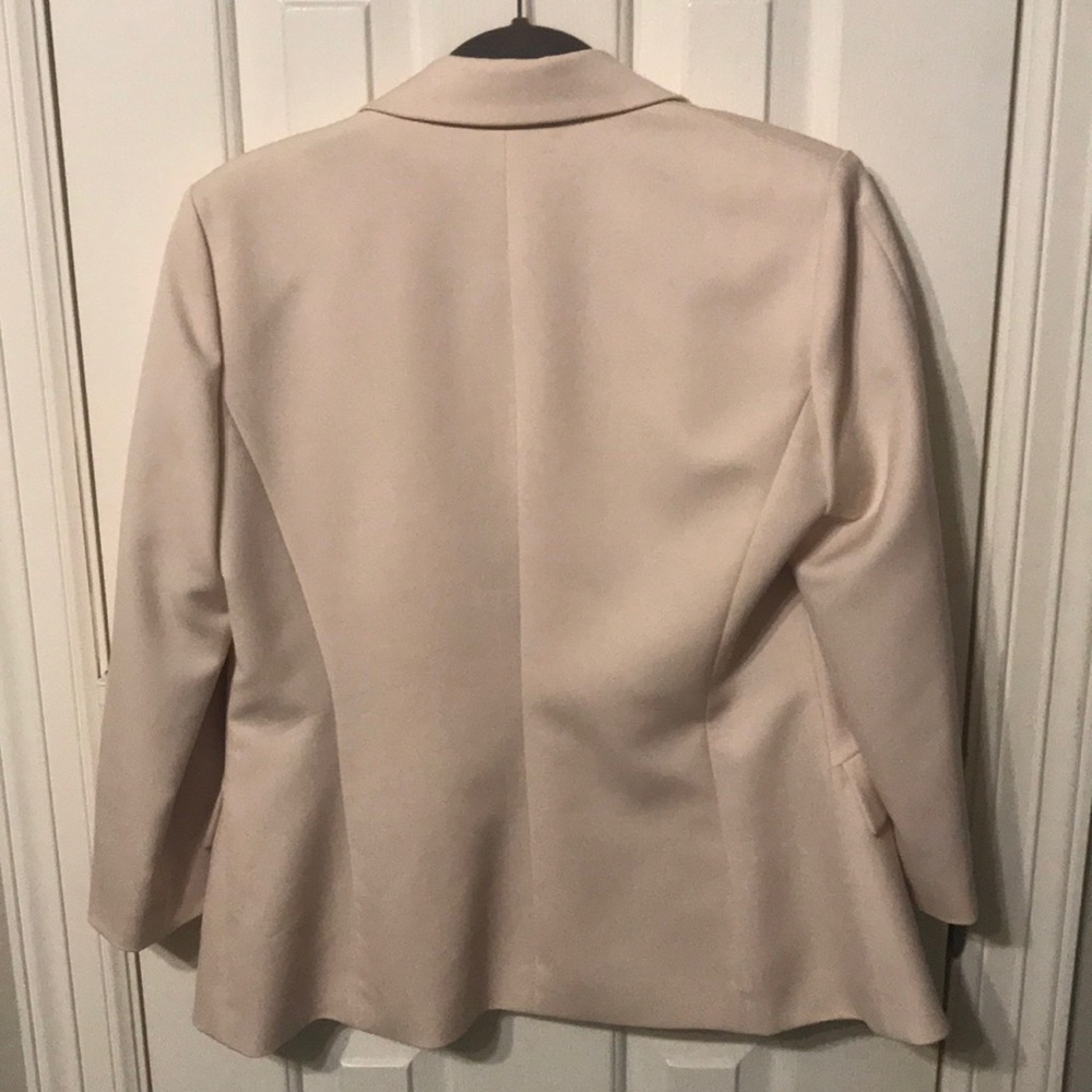 Blazer - Picture 3 of 3